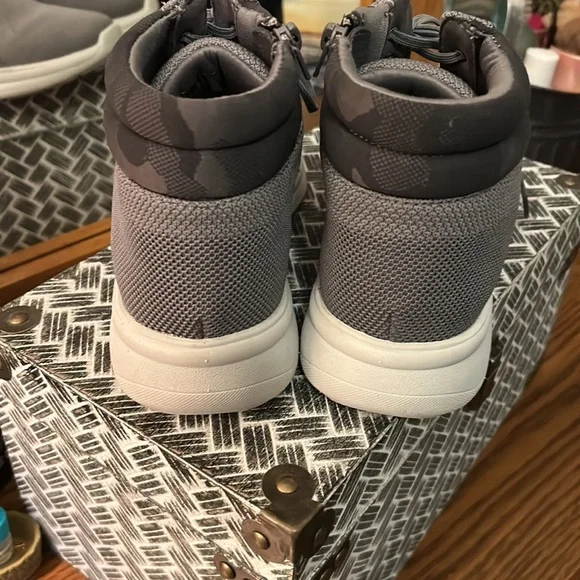 Clarks CLOUDSTEPPERS High Tops w/camo feature in Gray Size 91/2 - Picture 2 of 10